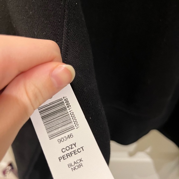 Tan XS cropped black sweater - Picture 3 of 5